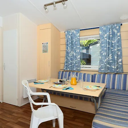 キャンプ場 Domaine Residentiel De Plein Air Odalys La Pinede 3*