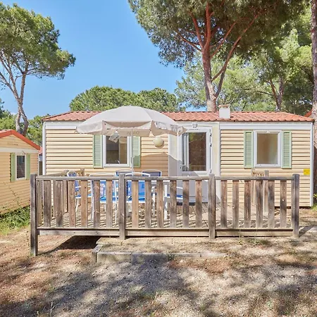 キャンプ場 Domaine Residentiel De Plein Air Odalys La Pinede 3*